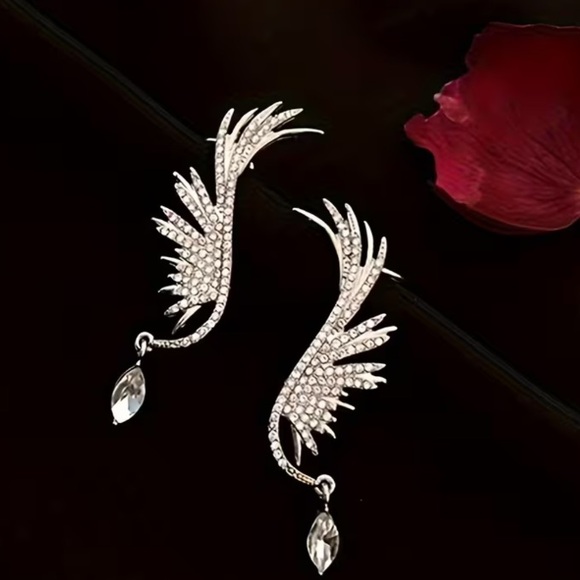 🤍🩶🤍 ANGEL WING EARRINGS EMBELLISHED WITH CRYSTAL RHINESTONES❗️🤍🩶🤍 - Picture 5 of 5